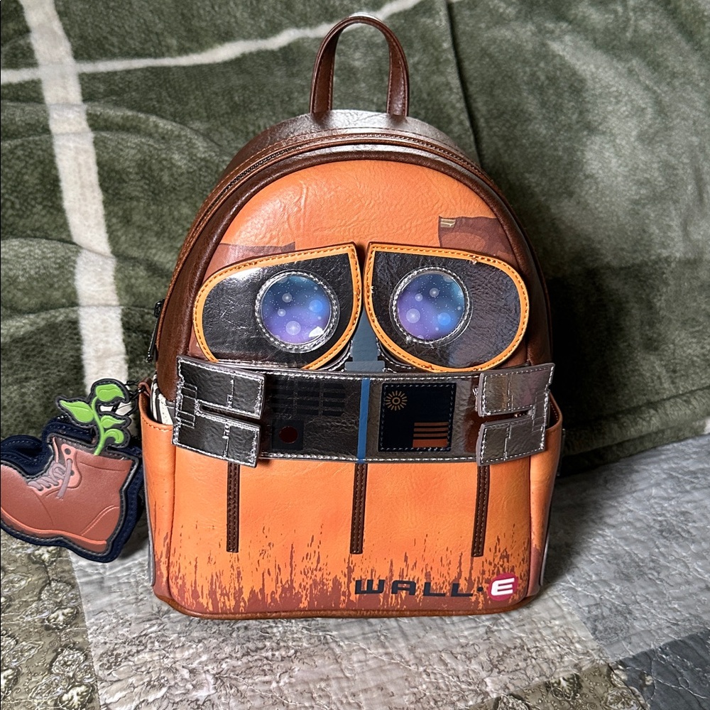 Cute Wall-E Loungefly, new with tags